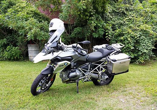 bmw_r1200gs_lawn